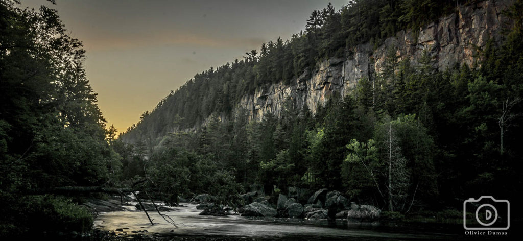 Sunset view of the Lac Long cliff  photo : Olivier Dumas
