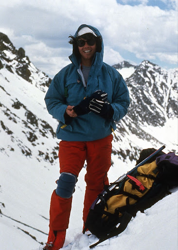 Rodney Ley at the top of Fourth of July Bowl above Lake Agnes, circa 1990. Note the knee-pads–still rocking the telly turn back then!